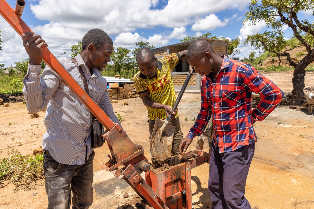 Nava-250403-1219-484